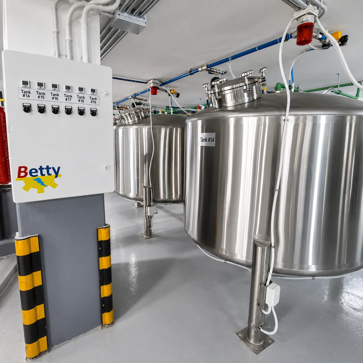 Tanks with Betty control panel and pressure monitoring